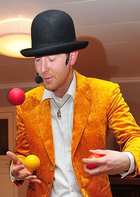 Wittich Wolf jongliert