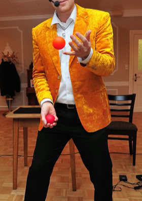 Wittich Wolf jongliert