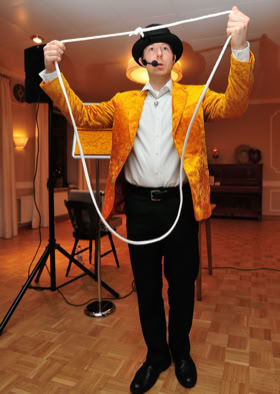 Wittich Wolf zaubert mit einem Seil